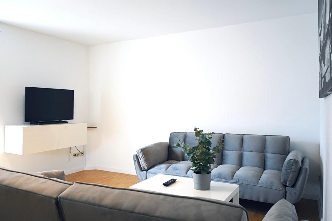 Stilvolles Apartment In Stadtnaehe-Parkplatz- 4 Personen- Balkon Wolfsburgo Exterior foto