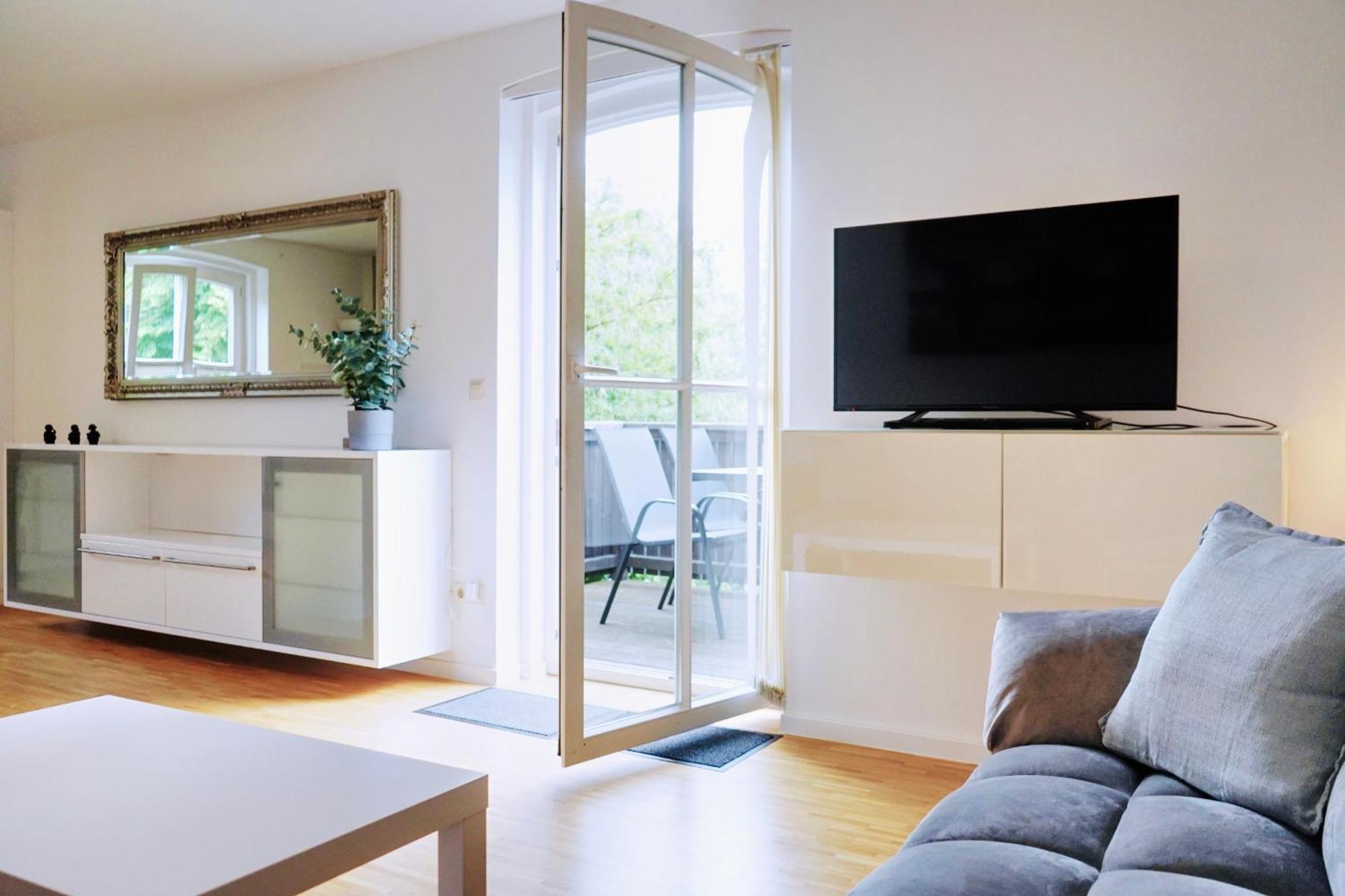 Stilvolles Apartment In Stadtnaehe-Parkplatz- 4 Personen- Balkon Wolfsburgo Exterior foto