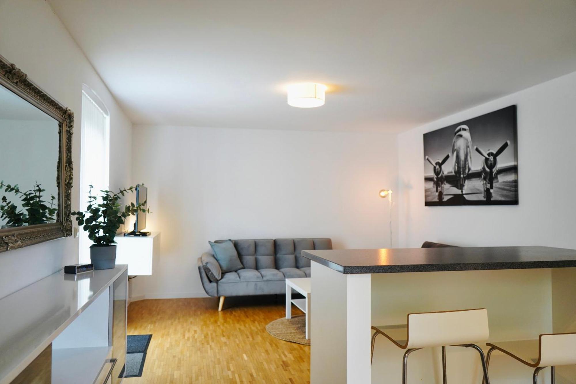 Stilvolles Apartment In Stadtnaehe-Parkplatz- 4 Personen- Balkon Wolfsburgo Exterior foto