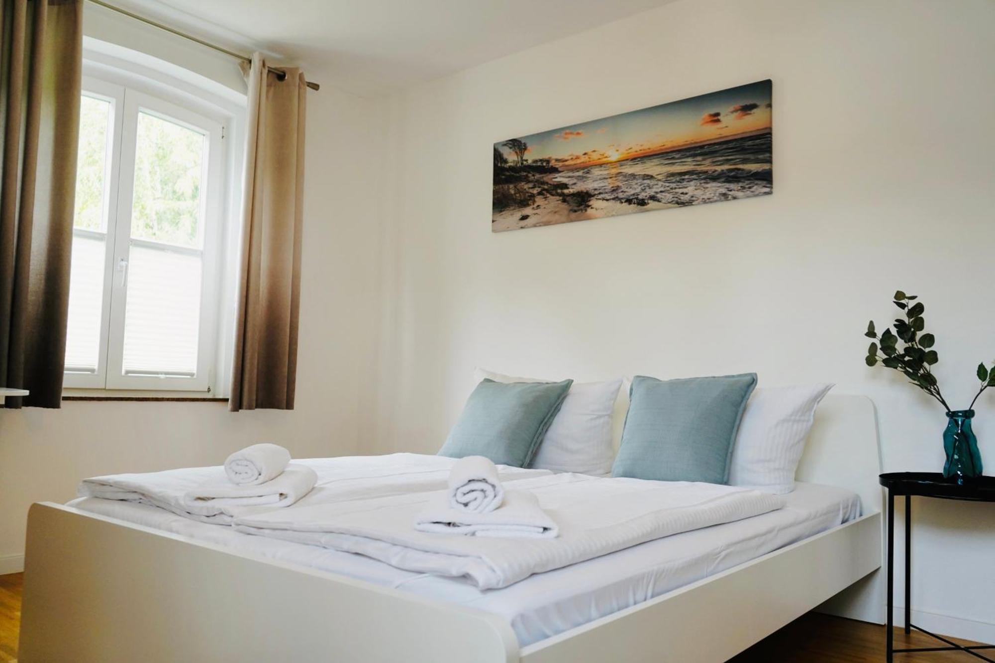 Stilvolles Apartment In Stadtnaehe-Parkplatz- 4 Personen- Balkon Wolfsburgo Exterior foto