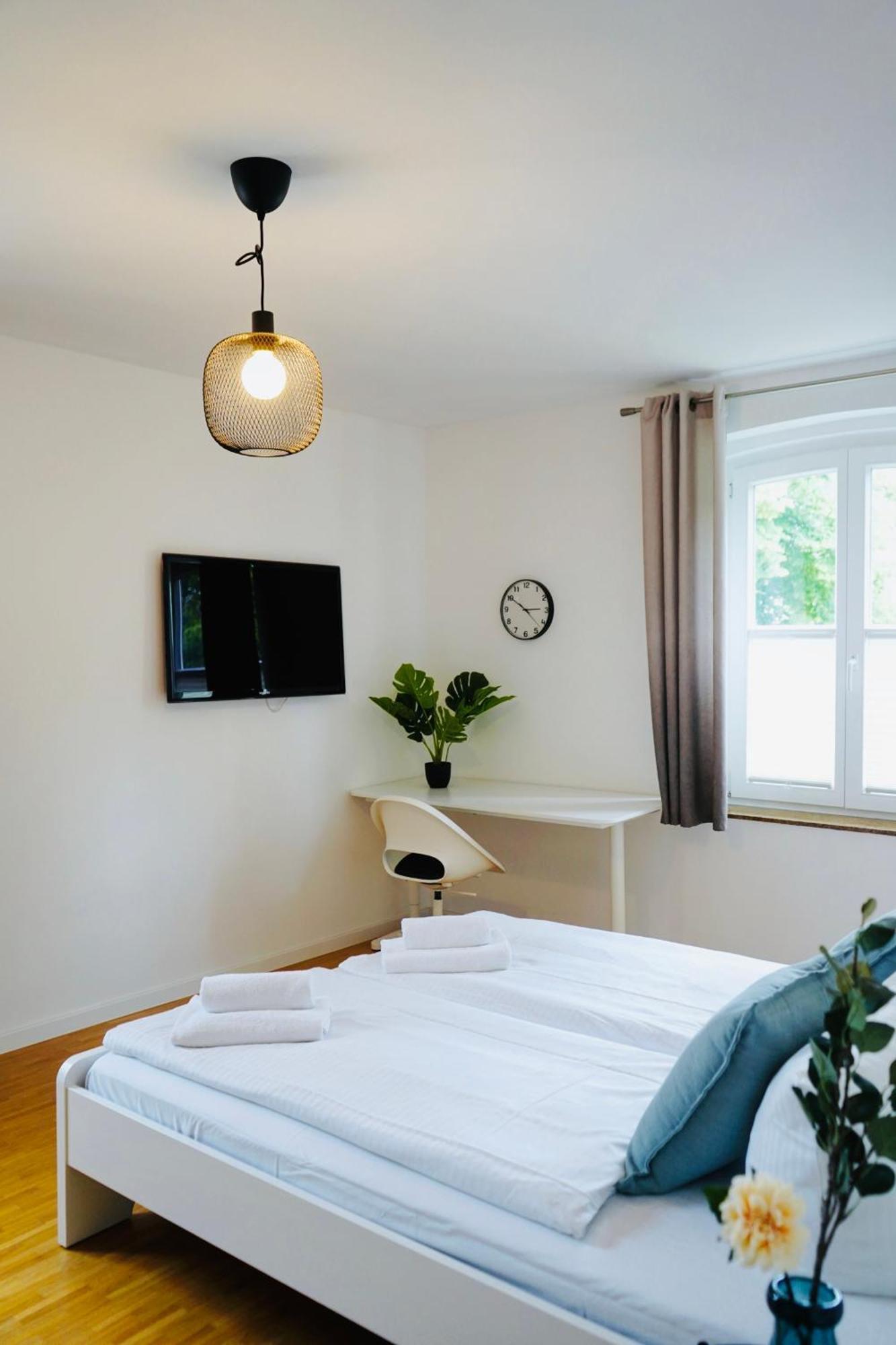 Stilvolles Apartment In Stadtnaehe-Parkplatz- 4 Personen- Balkon Wolfsburgo Exterior foto